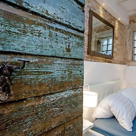 Luna Rooms And Studios Ровинь Экстерьер фото