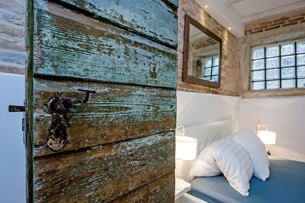 Luna Rooms And Studios Ровинь Экстерьер фото