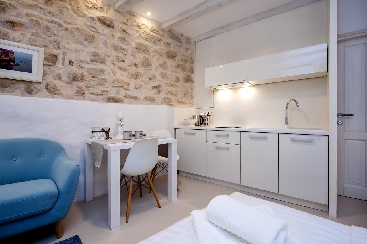 Luna Rooms And Studios Ровинь Экстерьер фото