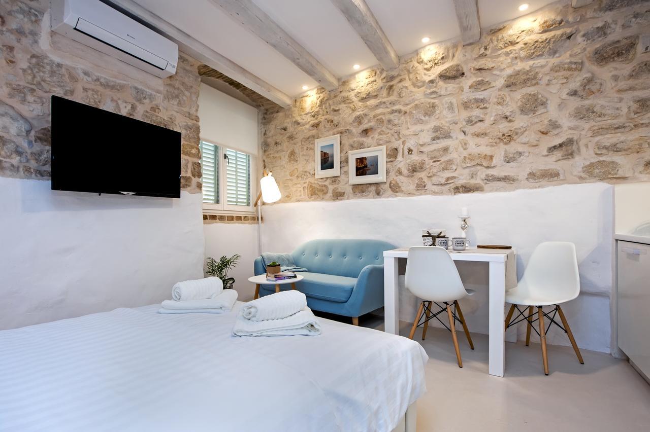 Luna Rooms And Studios Ровинь Экстерьер фото