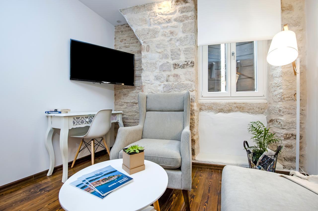 Luna Rooms And Studios Ровинь Экстерьер фото