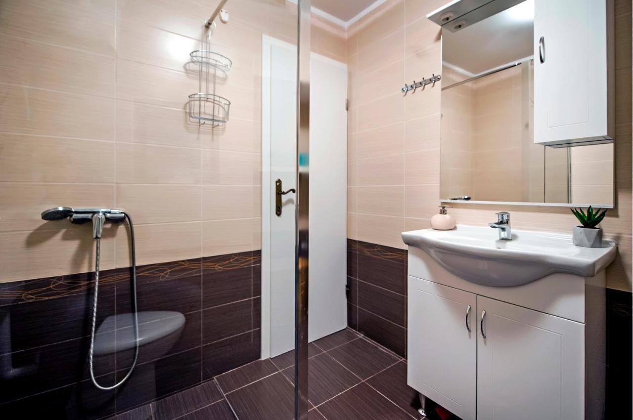 Luna Rooms And Studios Ровинь Экстерьер фото